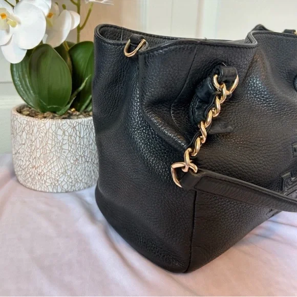 Tory Burch Black Leather Shoulder Bag with Gold Accents - Picture 4 of 16